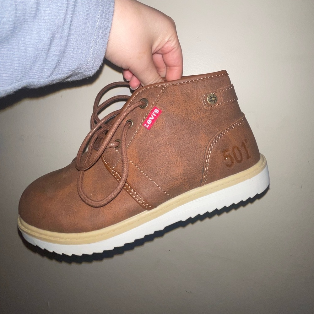 SIZE 3 LEVIS BROWN SHOES